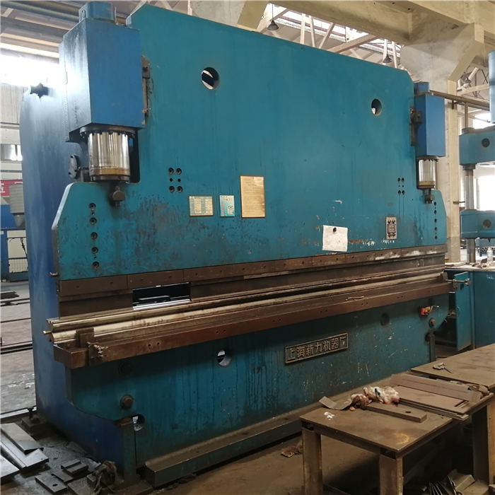 四不像運(yùn)輸車機(jī)折彎機(jī)